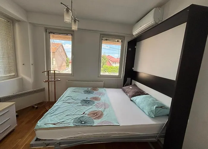 Apartman Bright And Cozy Flat Near Center - Queen, Bunk And Sofa-beds Large Terrace Szkopje