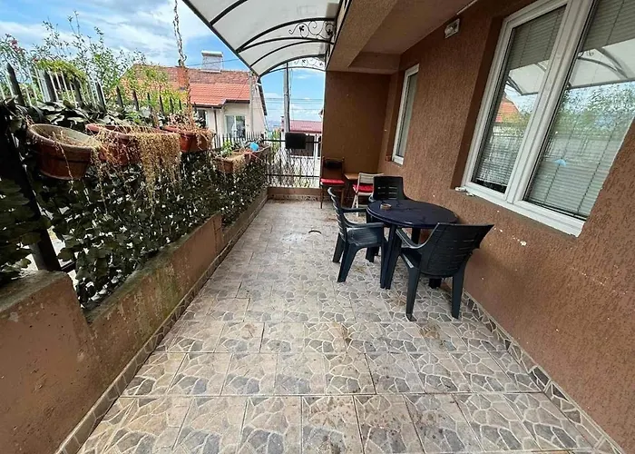 Apartman Bright And Cozy Flat Near Center - Queen, Bunk And Sofa-beds Large Terrace Szkopje